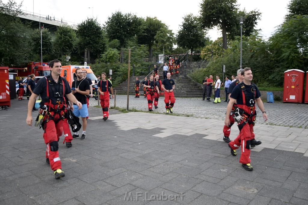 Koelner Seilbahn Gondel blieb haengen Koeln Linksrheinisch P754.JPG - Miklos Laubert